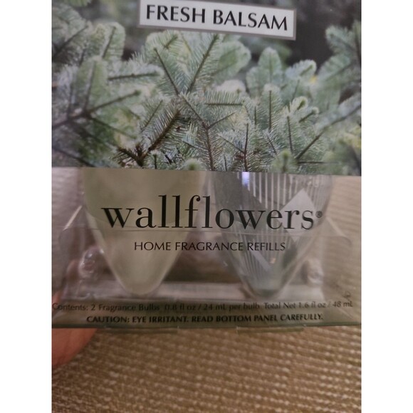 New Slatkin & Co Fresh Balsam Wallflower Home Fragrance Refill 2 Bulbs - Picture 2 of 3